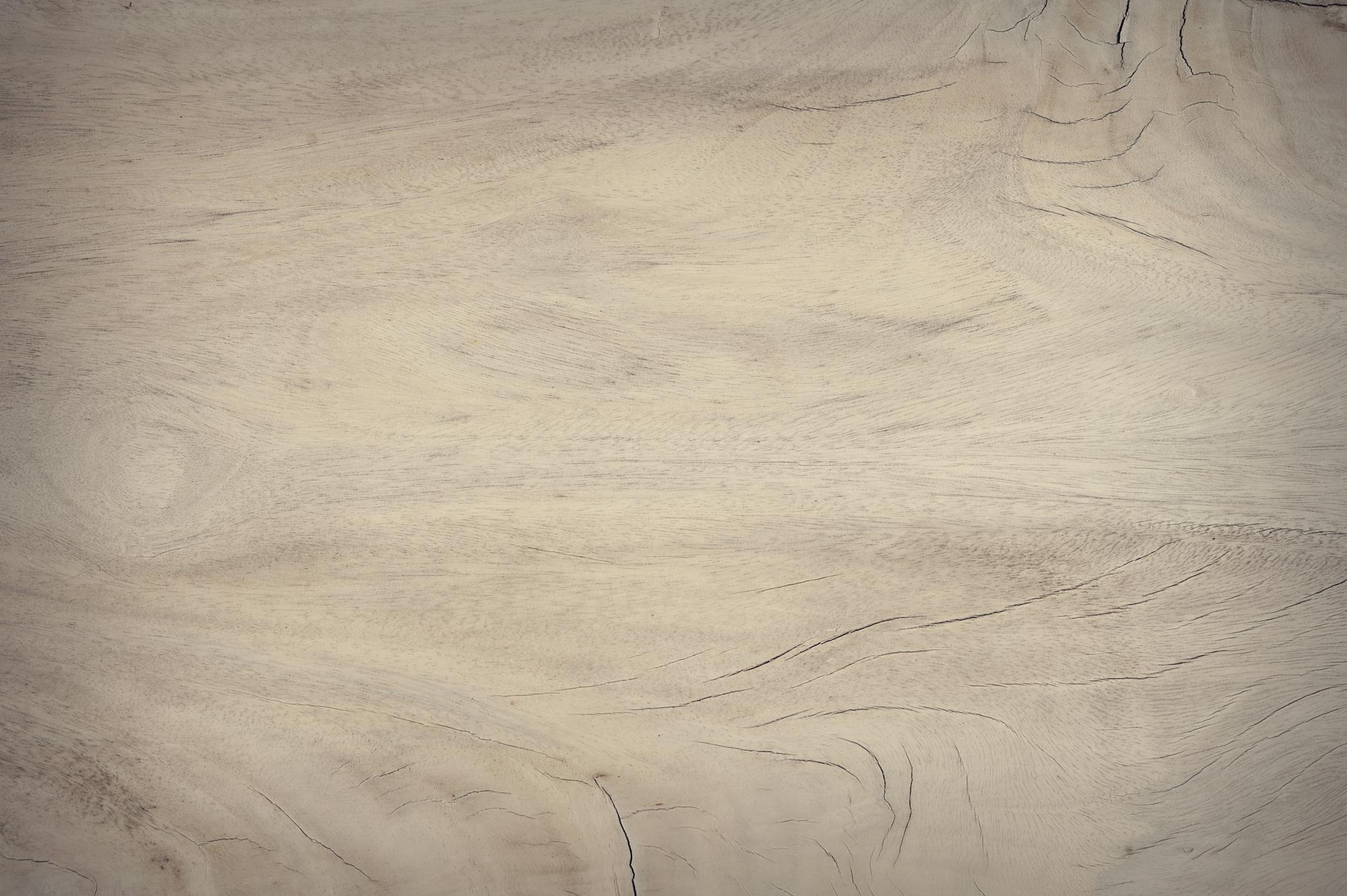 High-resolution wooden texture with natural grain patterns, perfect for backgrounds.